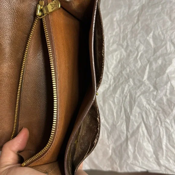 1994 Louis Vuitton Sarah Monogram Wallet - Vintage - Picture 9 of 10